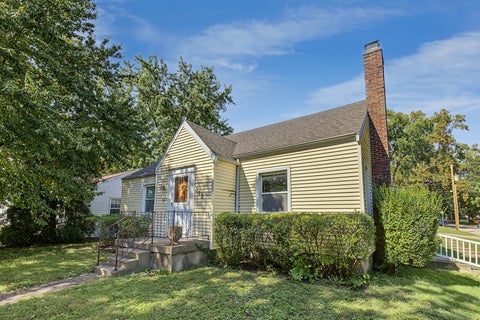 Tiny photo for 312 E Washington Street, Urbana, IL 61801 (MLS # 12765158)
