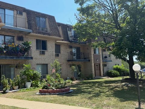 Photo of 266 Shorewood Drive #1D, Glendale Heights, IL 60139 (MLS # 12440292) Photo of 266 Shorewood Drive #1D, Glendale Heights, IL 60139 (MLS # 12440292)