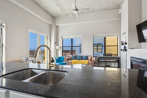 Tiny photo for 1122 W Catalpa Avenue #1016, Chicago, IL 60640 (MLS # 12553226)