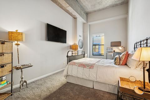 Tiny photo for 1122 W Catalpa Avenue #1016, Chicago, IL 60640 (MLS # 12553226)