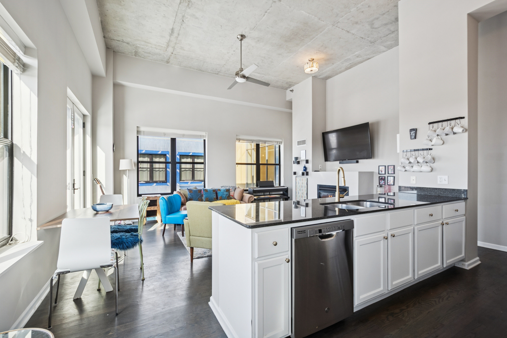 1122 W Catalpa Avenue 1016