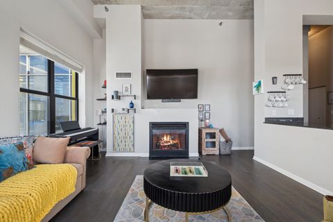 Tiny photo for 1122 W Catalpa Avenue #1016, Chicago, IL 60640 (MLS # 12553226)