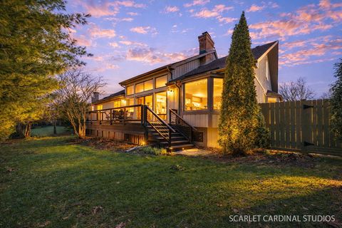 Tiny photo for 320 Oakwood Court, Wheaton, IL 60189 (MLS # 12587631)