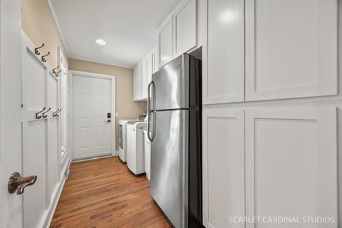 Tiny photo for 320 Oakwood Court, Wheaton, IL 60189 (MLS # 12587631)