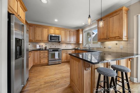 Tiny photo for 320 Oakwood Court, Wheaton, IL 60189 (MLS # 12587631)