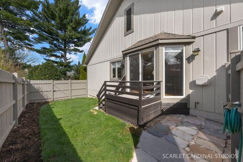 Tiny photo for 320 Oakwood Court, Wheaton, IL 60189 (MLS # 12587631)