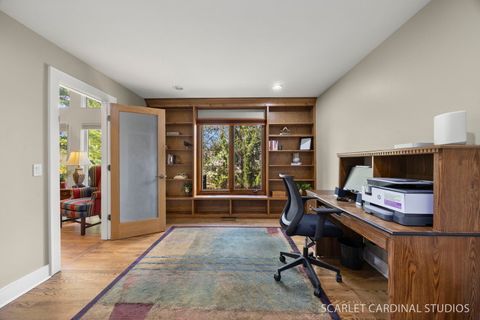 Tiny photo for 320 Oakwood Court, Wheaton, IL 60189 (MLS # 12587631)