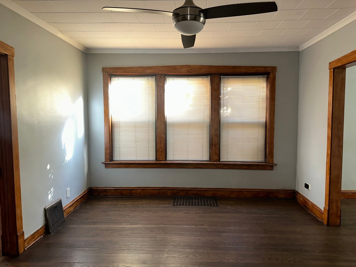 7609 S Perry Avenue 1 - Photo 2