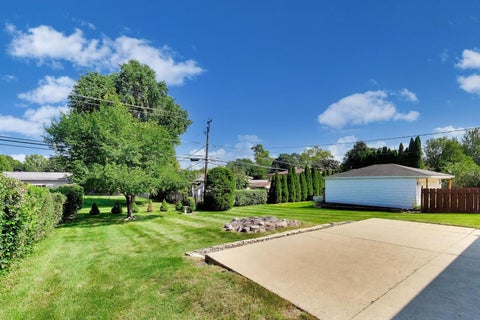Tiny photo for 704 W Lonnquist Boulevard, Mount Prospect, IL 60056 (MLS # 12760040)