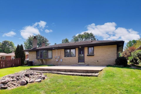 Tiny photo for 704 W Lonnquist Boulevard, Mount Prospect, IL 60056 (MLS # 12760040)
