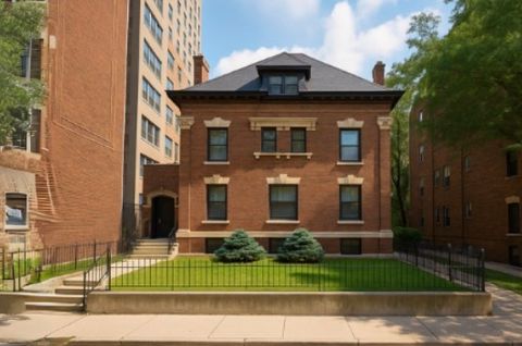 3939 N Pine Grove Avenue 2F Chicago IL 60613