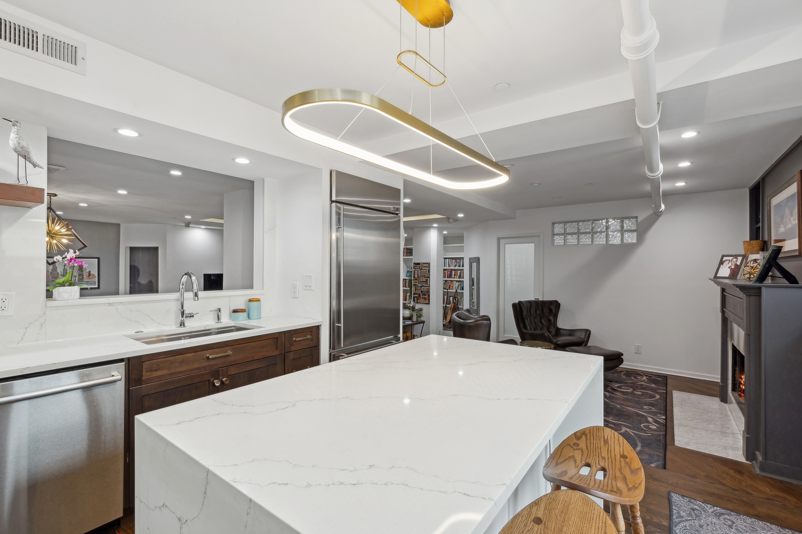 727 S Dearborn Street 911