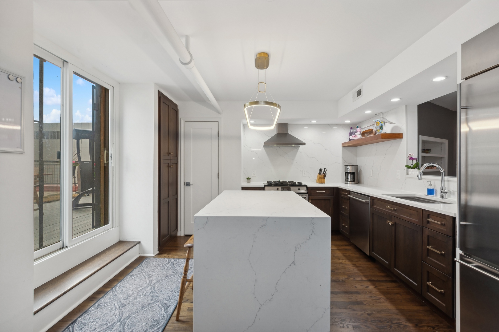 727 S Dearborn Street 911