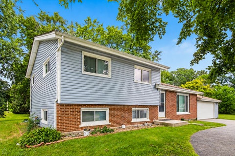 Tiny photo for 1352 Glen Ellyn Road, Glendale Heights, IL 60139 (MLS # 12710029)
