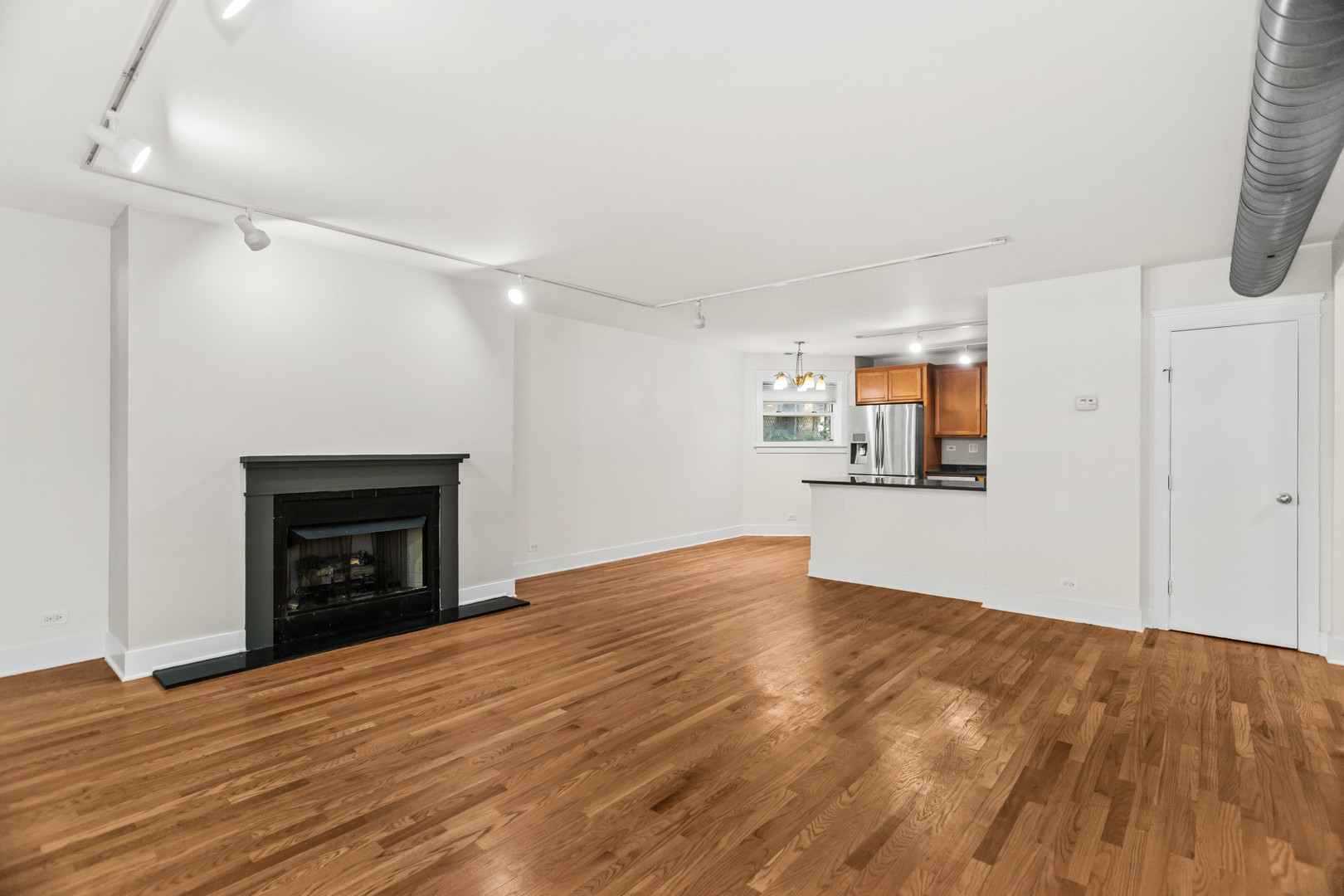 1633 W Estes Avenue 1E