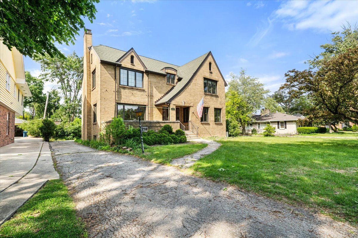219 E Saint Charles Road