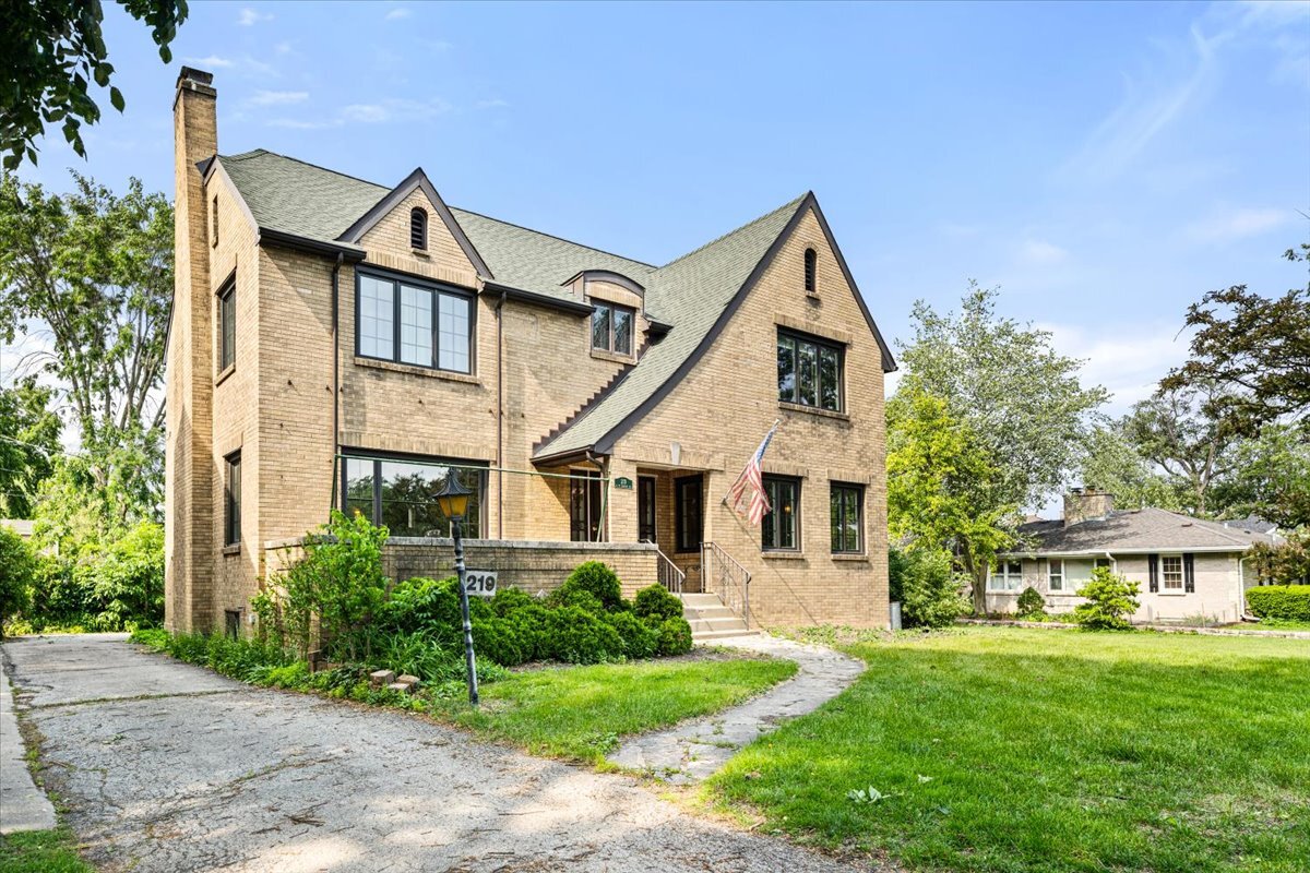 219 E Saint Charles Road