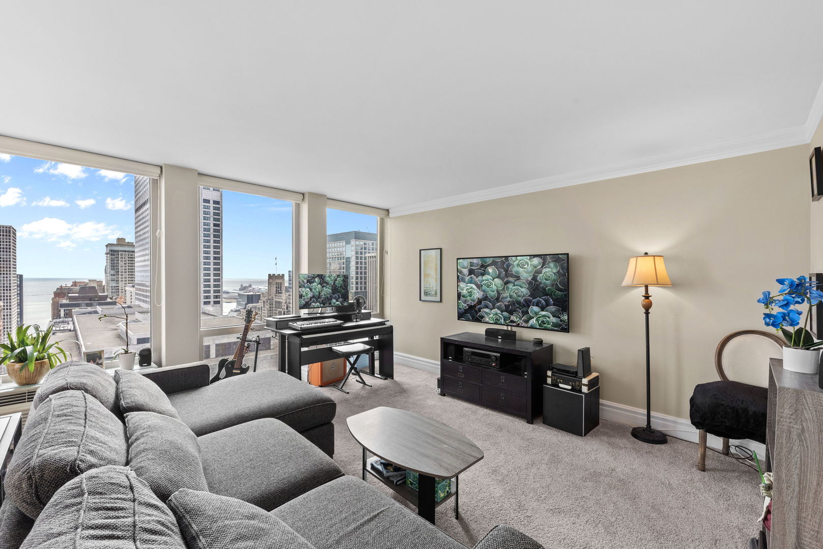 111 E Chestnut Street 30A