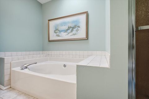 Tiny photo for 211 Lake Shore Circle, Bloomington, IL 61704 (MLS # 12592632)