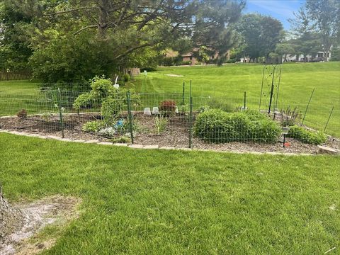 Tiny photo for 211 Lake Shore Circle, Bloomington, IL 61704 (MLS # 12592632)