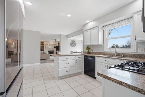 Tiny photo for 211 Lake Shore Circle, Bloomington, IL 61704 (MLS # 12592632)