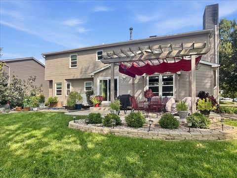 Tiny photo for 211 Lake Shore Circle, Bloomington, IL 61704 (MLS # 12592632)