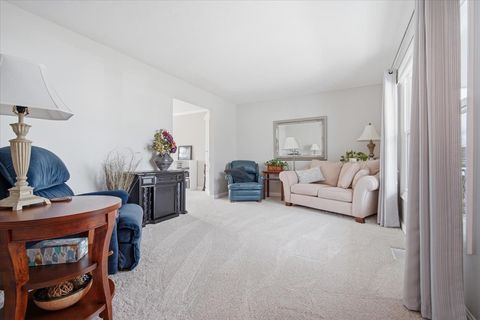 Tiny photo for 211 Lake Shore Circle, Bloomington, IL 61704 (MLS # 12592632)