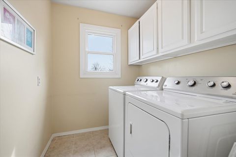 Tiny photo for 211 Lake Shore Circle, Bloomington, IL 61704 (MLS # 12592632)