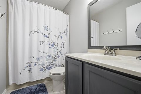 Tiny photo for 211 Lake Shore Circle, Bloomington, IL 61704 (MLS # 12592632)