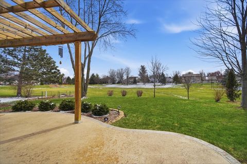 Tiny photo for 211 Lake Shore Circle, Bloomington, IL 61704 (MLS # 12592632)