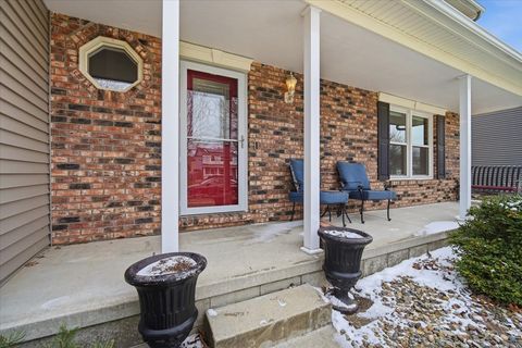 Tiny photo for 211 Lake Shore Circle, Bloomington, IL 61704 (MLS # 12592632)