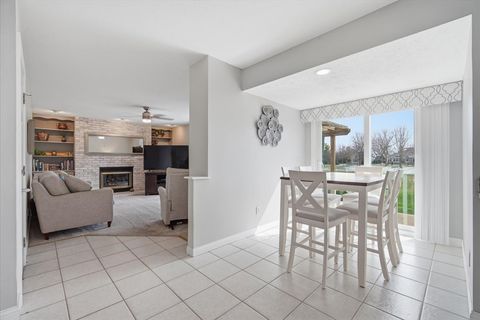 Tiny photo for 211 Lake Shore Circle, Bloomington, IL 61704 (MLS # 12592632)