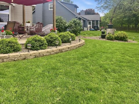 Tiny photo for 211 Lake Shore Circle, Bloomington, IL 61704 (MLS # 12592632)