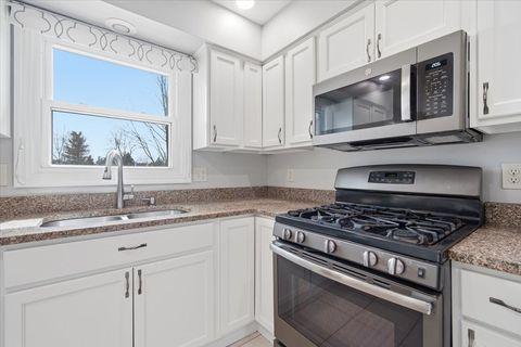 Tiny photo for 211 Lake Shore Circle, Bloomington, IL 61704 (MLS # 12592632)