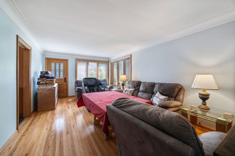 Tiny photo for 5848 N Virginia Avenue, Chicago, IL 60659 (MLS # 12488117)