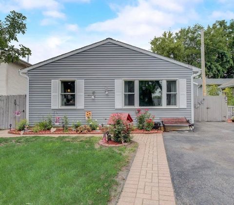 Photo of 410 W Riverside Drive, Lakemoor, IL 60051 (MLS # 12609467)