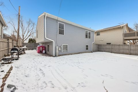 Tiny photo for 410 W Riverside Drive, Lakemoor, IL 60051 (MLS # 12609467)