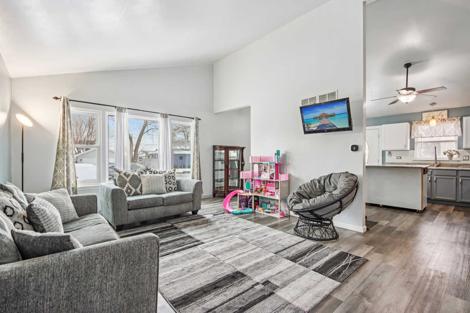 410 W Riverside Drive