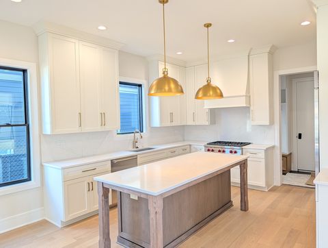 Tiny photo for 722 S Berkley Avenue, Elmhurst, IL 60126 (MLS # 12577464)