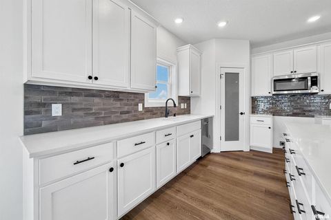 Tiny photo for 1708 CONOR Court, Clinton, IA 52732 (MLS # QC4258567)