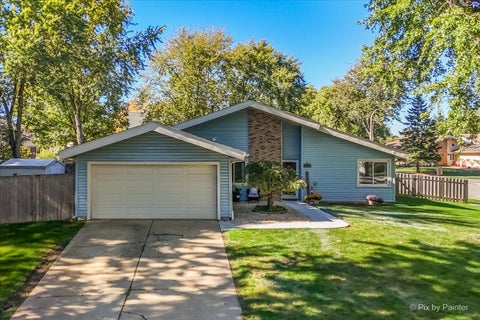 Photo of 5892 Chatsworth Court, Hanover Park, IL 60133 (MLS # 12789584)
