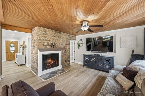 Tiny photo for 5892 Chatsworth Court, Hanover Park, IL 60133 (MLS # 12789584)