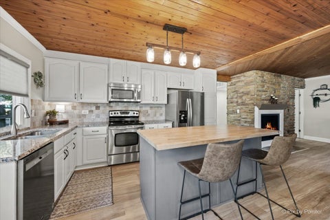 Tiny photo for 5892 Chatsworth Court, Hanover Park, IL 60133 (MLS # 12789584)