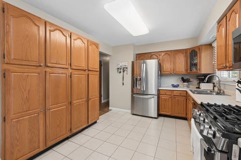 Tiny photo for Roselle, IL 60172 (MLS # 12719453)
