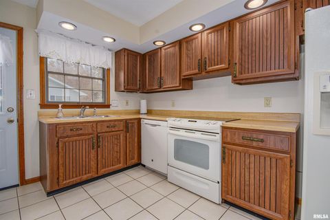 Tiny photo for 3528 OXFORD Avenue, Mt Vernon, IL 62864 (MLS # EB460583)