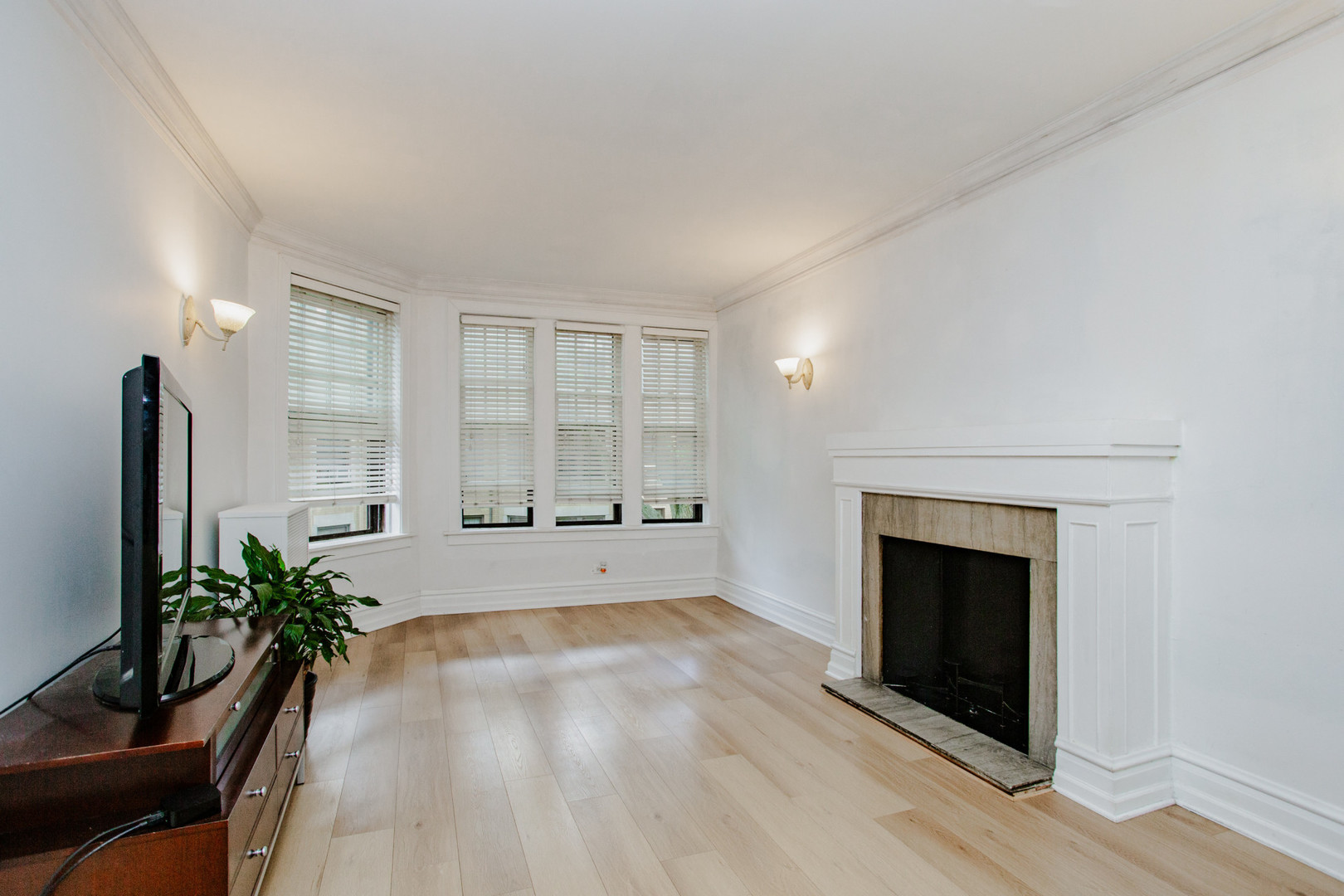 1225 W Lunt Avenue 2B