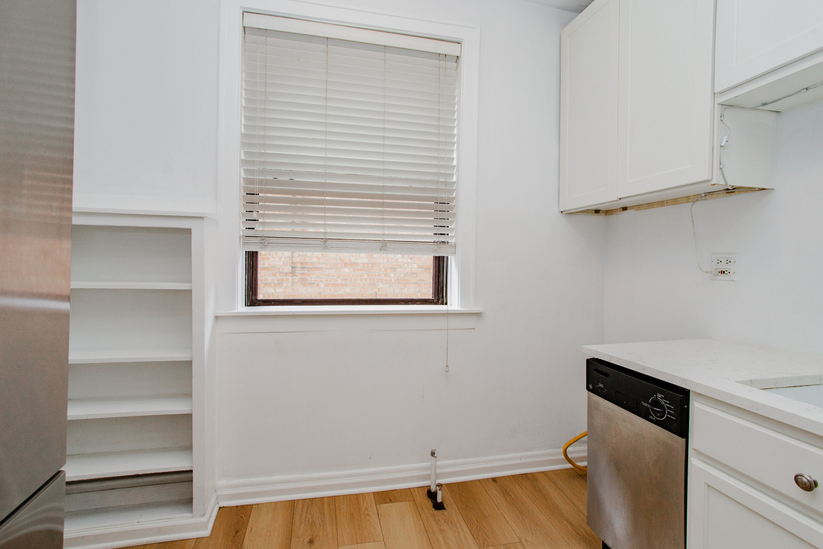 1225 W Lunt Avenue 2B