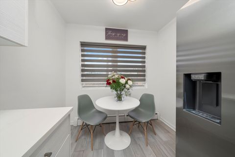 Tiny photo for 415 S Maple Avenue #202, Oak Park, IL 60302 (MLS # 12611735)