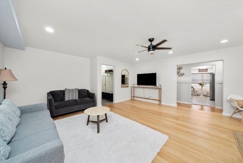 Tiny photo for 415 S Maple Avenue #202, Oak Park, IL 60302 (MLS # 12611735)