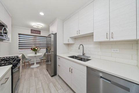 Tiny photo for 415 S Maple Avenue #202, Oak Park, IL 60302 (MLS # 12611735)